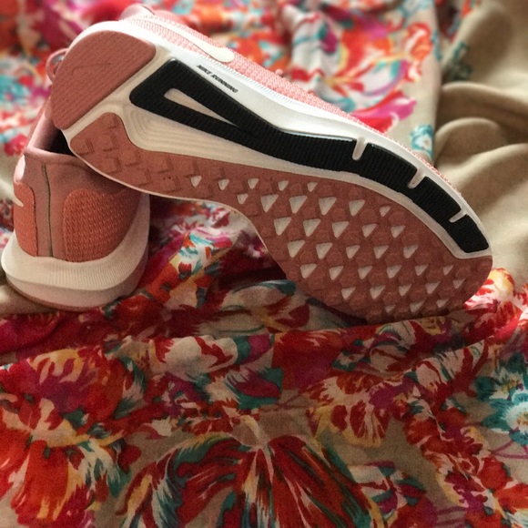 SOLD.  New!! Pink!! Nike Running Sneakers - Picture 3 of 3